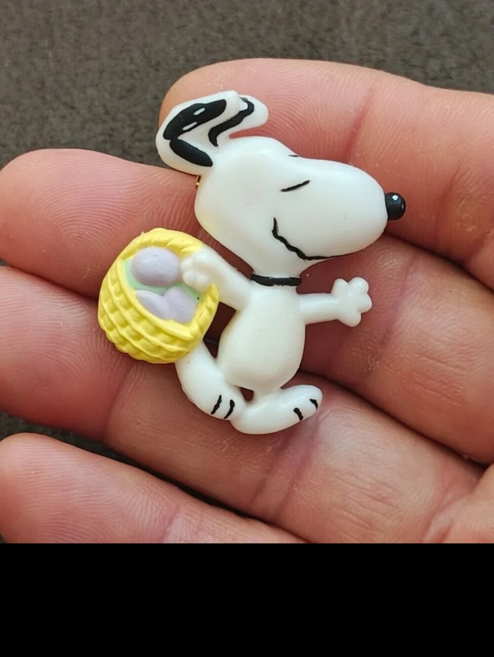 1990s Hallmark Peanuts Snoopy Easter Basket Brooch Pin